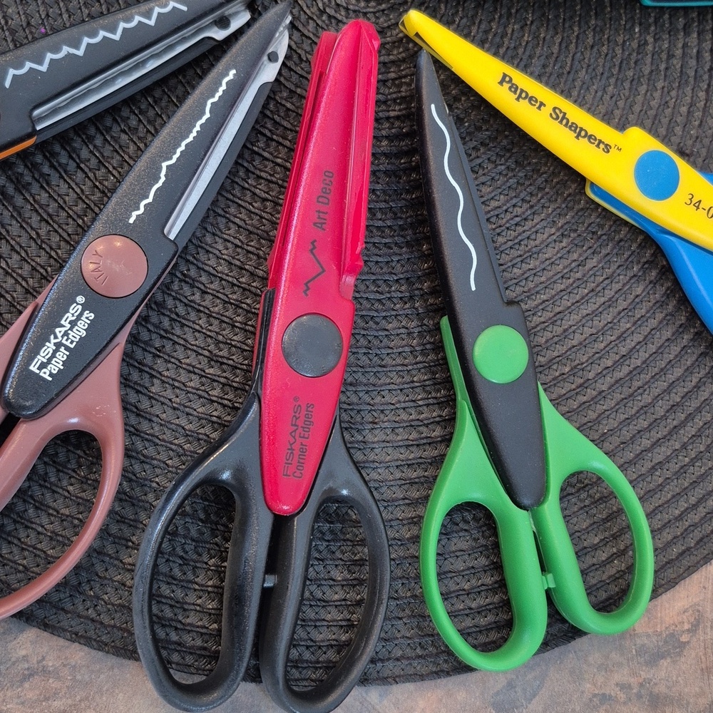 ASSORTED DECORATIVE CRAFT SCISSORS Set of 11, Decorating Creating Cutting Edging - Picture 4 of 16